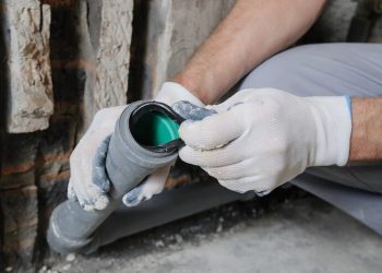 worker-s-hands-are-installing-sewer-pipes-kitchen-apartment_191163-2012